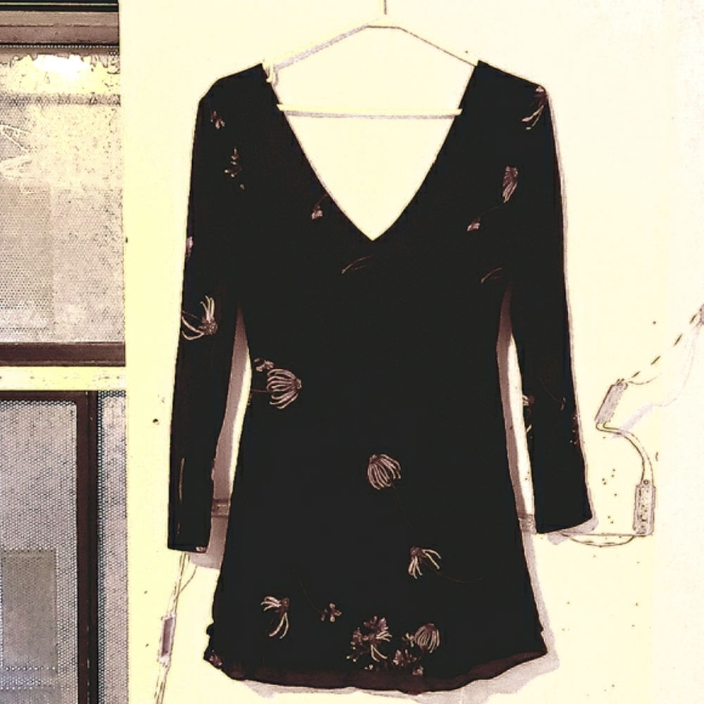 Little moon floral dress 👗 size 0 classic black dress